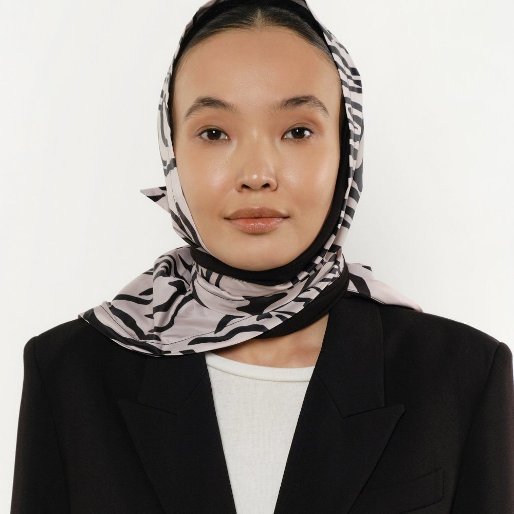 UNU Head Scarf Waterproof Shawl Zebra print NWT